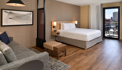 Habitación, 1 cama de matrimonio grande con sofá cama, balcón (Bathtub)