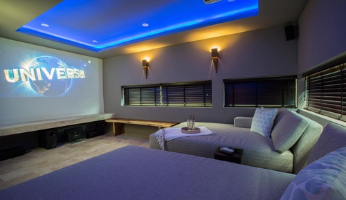 2 Bedroom Sea View Pool Suite & Cinema