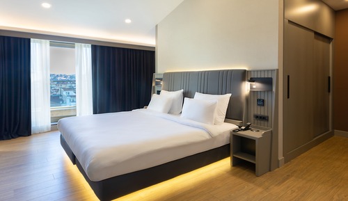 Deluxe Suit King River View Room