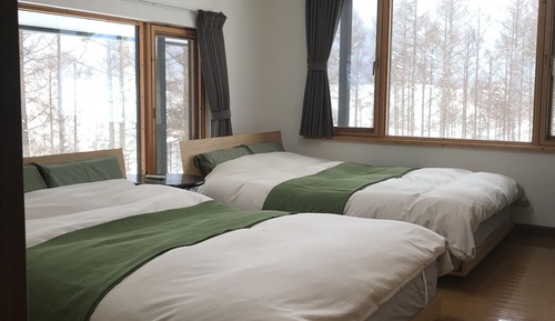 Habitación superior con 2 camas individuales, no fumadores, baño compartido