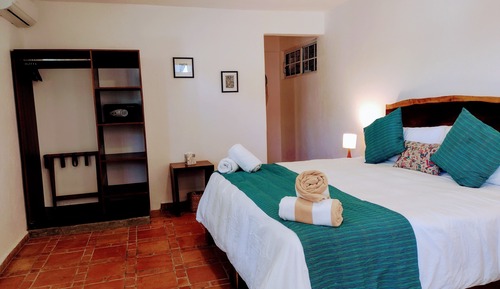 Habitación, vistas al patio, planta baja