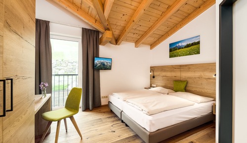 Habitación económica doble, junto a la montaña