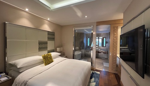 Suite Club, 1 cama de matrimonio grande, vistas a la ciudad