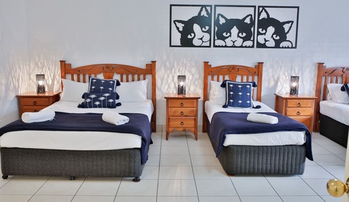 Family Room, 2 Queen Beds & 2 Single Beds