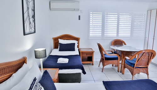 Queen Single Room, 1 Queen Bed & 1 Single Bed