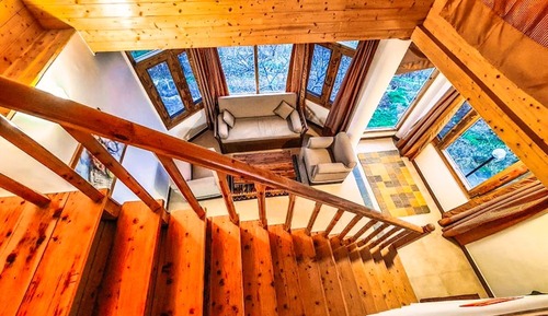 Apple Suite Balcony with Mountain View