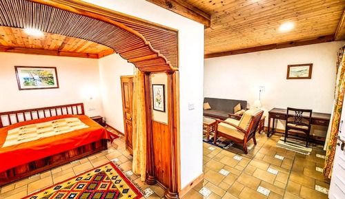 Retreat Suite with Mountain View