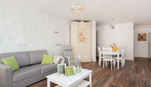 Freshly renovated 1 bedroom Old Town apartment