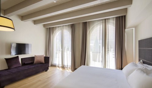 Estudio estándar (3 Adults)