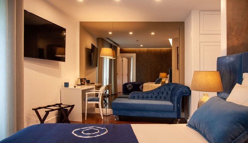 Suite, terraza, vistas al jardín