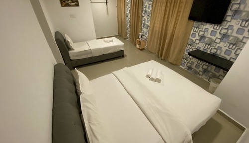 Habitación triple Premium (with window)