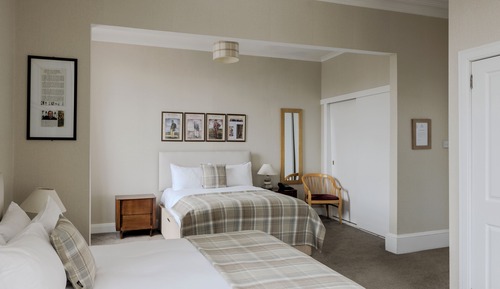 Habitación ejecutiva con 2 camas individuales, varias camas