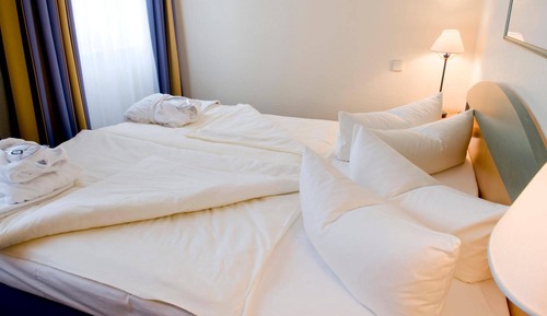 Habitación clásica doble, balcón, vistas parciales al lago