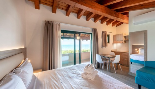 Estudio panorámico, vistas al lago, frente a la playa (Pet Friendly)