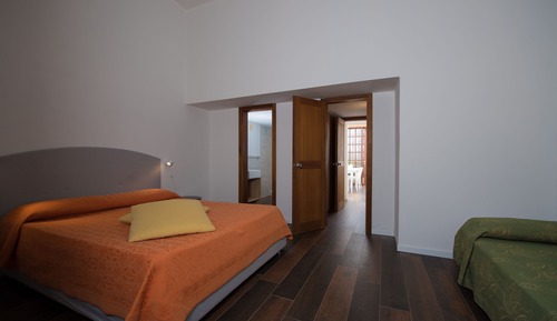 Dúplex superior, 2 habitaciones, patio, vistas parciales al lago (Pet Friendly)