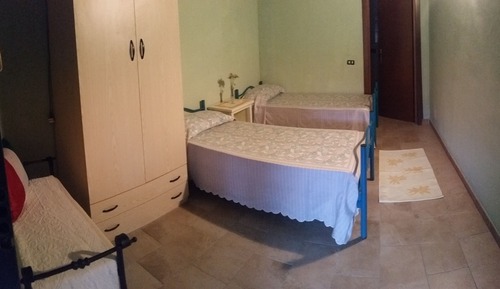 Habitación con 2 camas individuales