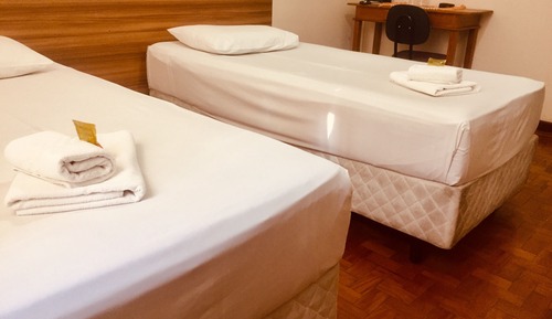 Habitación con 2 camas individuales