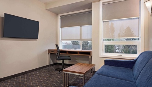 1 Bedroom Suite, (1 King Bed, Whirlpool Tub), Full Kitchen