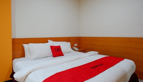 Habitación Deluxe (RedDoorz)