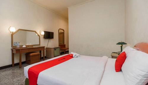 Habitación doble (RedDoorz)