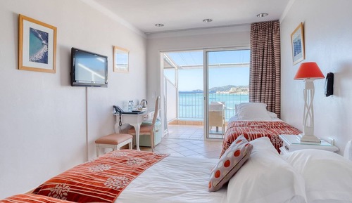 Habitación triple superior, balcón, vistas a la playa