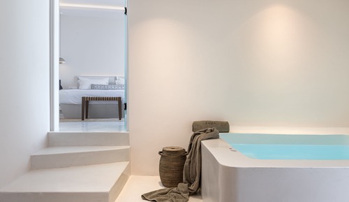 Grand Suite with Indoor Jetted Tub and Caldera View