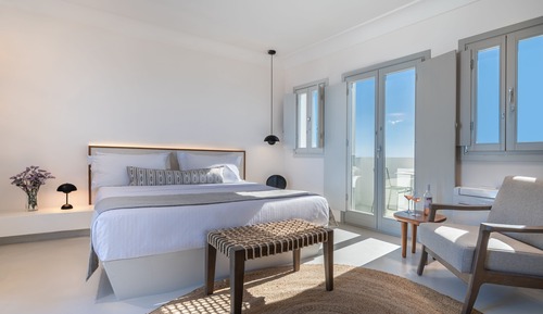 Deluxe Suite with Outdoor Jetted Tub & Caldera View