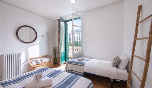 Basic Double Room, Shared Bathroom , Balcony