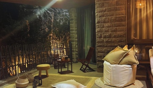 Premium Pool-Side room