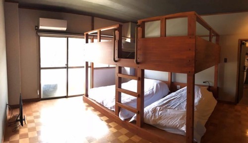 Habitación familiar, varias camas, no fumadores, vistas a la montaña (Deluxe/203)