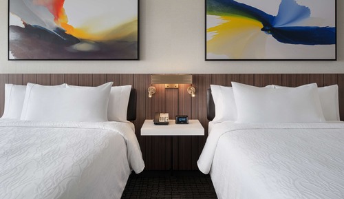 Habitación, 2 camas de matrimonio, cocina básica