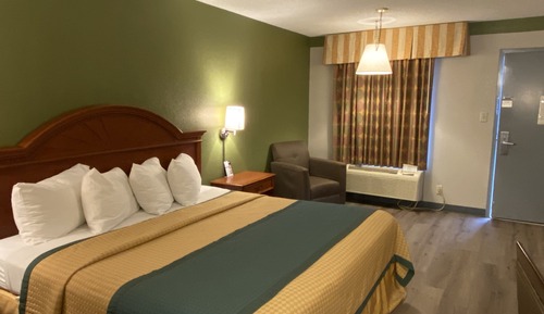 Single King Bed, Smoking