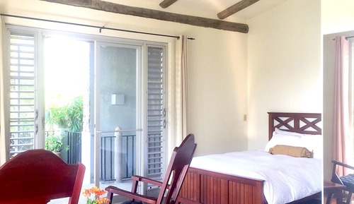 RM8 - Classic Double Queen Pool View