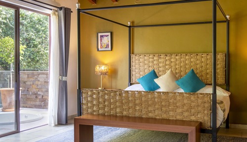 Suite superior, 1 cama de matrimonio con sofá cama, bañera de hidromasaje
