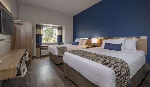 Habitación, 2 camas de matrimonio, accesible en silla de ruedas (Tub w/ Grab Bars, East View)