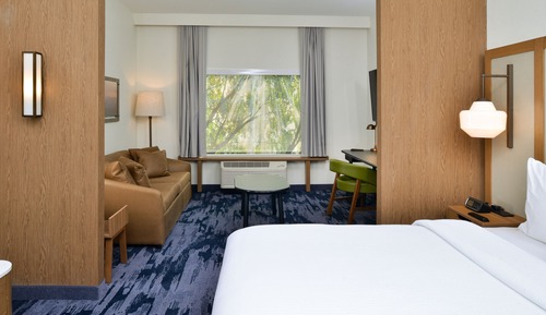 Suite, 1 cama de matrimonio grande con sofá cama (Mobility Accessible, Tub)