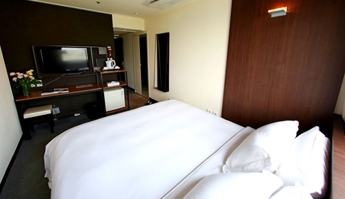 Habitación superior, sin ventanas (Possible noise due to banquet nearby)