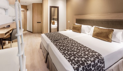 Habitación familiar (2 Adults + 2 Children)