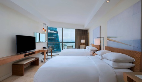 Habitación, 2 camas dobles, vistas parciales al mar