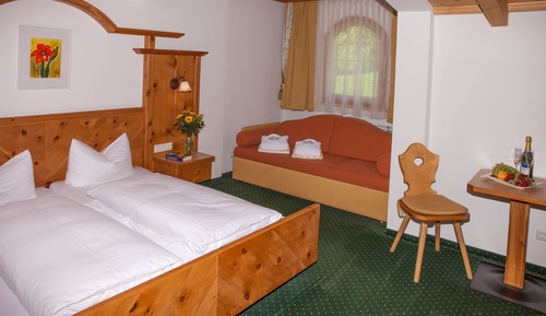 Habitación doble superior, balcón, vistas a la montaña (Zirbe)