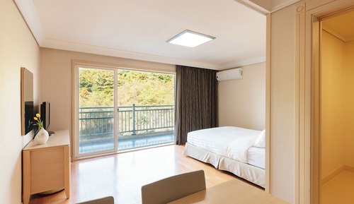 [WEST] Family (Kitchen/Standard/Bed)-Bed Type Randomly Assigned