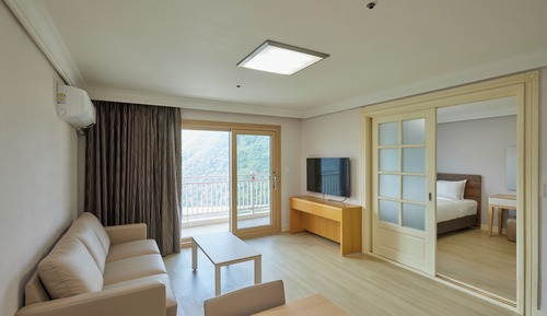 [EAST] Top Suite(No Kitchen/Lake View/Bed)