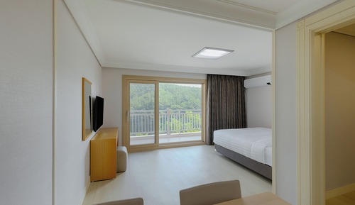 [EAST] Top Family(Kitchen/Standard/Bed)-Bed Type Randomly Assigned