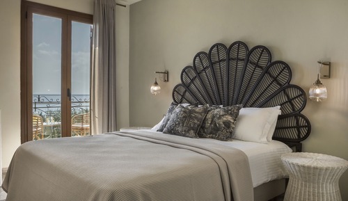 Habitación con 1 cama doble o 2 individuales, vistas parciales al mar