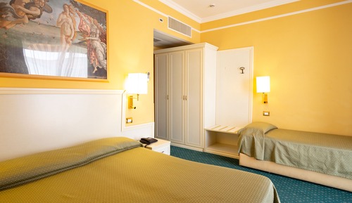 Habitación familiar, no fumadores, vistas al patio