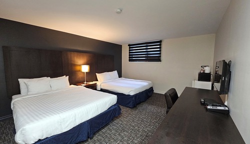 Habitación, 2 camas de matrimonio, no fumadores (Interior Corridor Access)