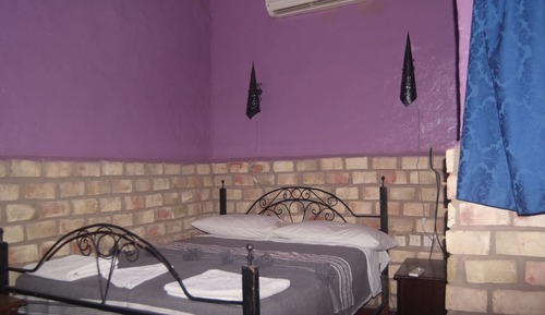 Habitación estándar con 1 cama doble o 2 individuales, baño privado