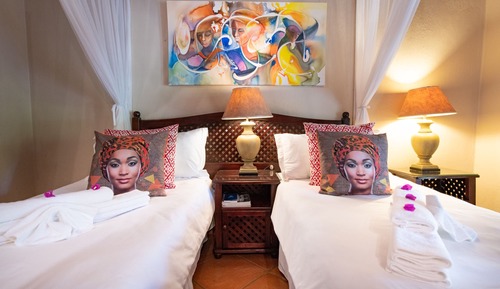 Habitación de lujo con 2 camas individuales, baño privado