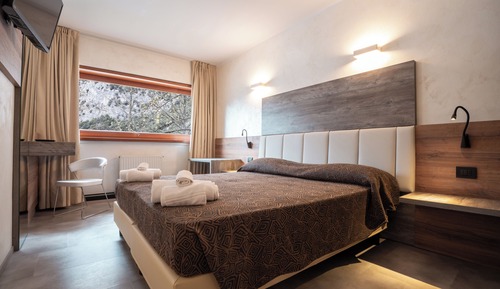 Habitación superior con 1 cama doble o 2 individuales