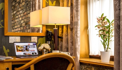 Deluxe Family Room (Washington Central Hotel)